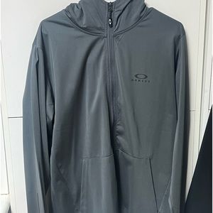 MENS OAKLEY BRAND JACKET (LARGE)